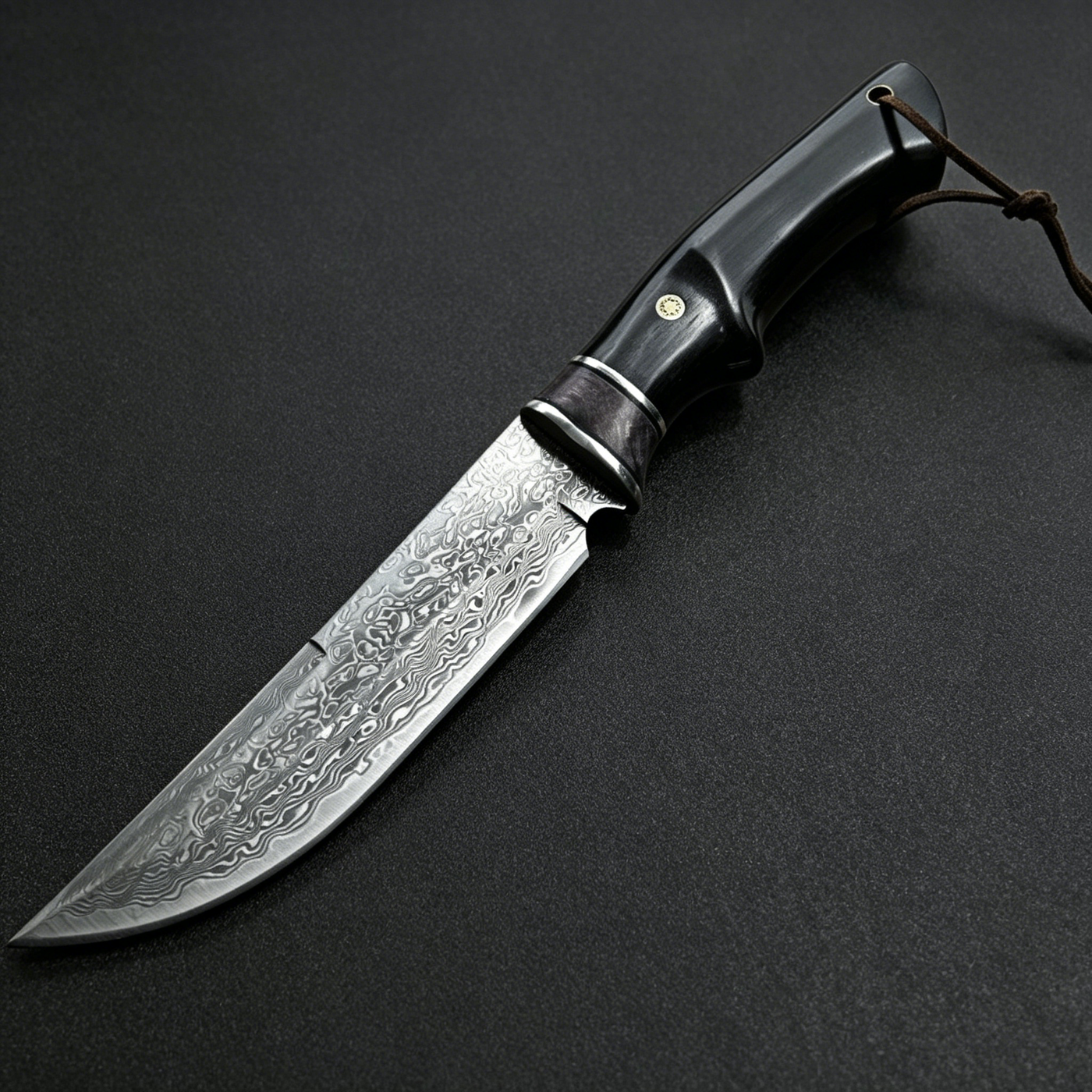 Damascus Hunting Knife with Hand-Engraved Leather Sheath – Vintage-Style Outdoor & Collectible Knife, Perfect Gift for Men.